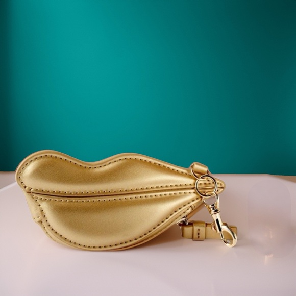 DVF x Target SOLD OUT Limited Edition | The Lips Coin Pouch | Gold - Picture 1 of 6